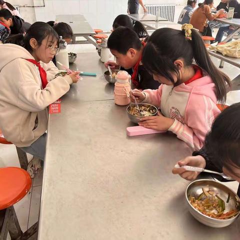 “食”刻坚守、防患未然    -----高河小学食物中毒应急处置演练