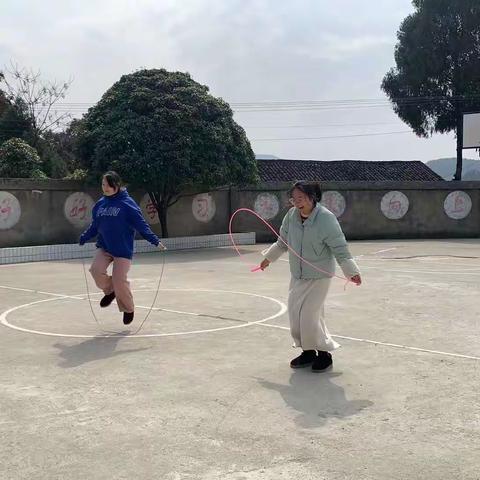 隆回县西洋江镇田心小学举行“共庆三八妇女节”活动