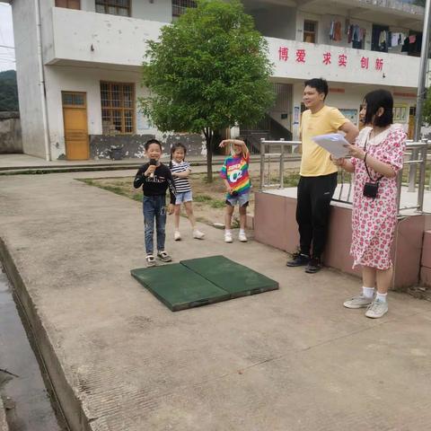 隆回县西洋江镇田心桥小学开展防溺水安全教育演练