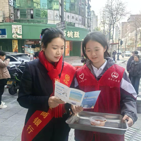 温州胜利支行依托工行驿站开展"三方联动暖新春 爱心反诈护平安"活动