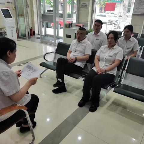 西拉木伦支行组织学习《基层关键岗位一页通（2024年版）》