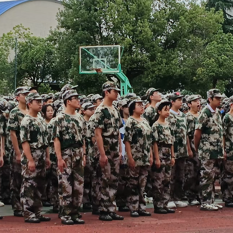 以军训之名   赴青春之约——随州市欧阳修中学高一新生军训开营仪式