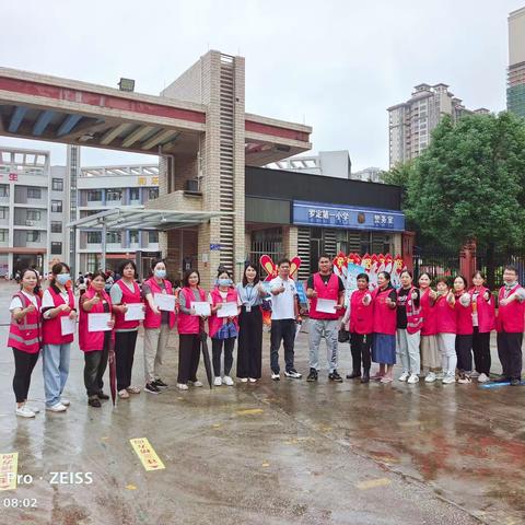 无惧风雨    温暖同行 ___罗定第一小学 五（1）班志愿者护学活动