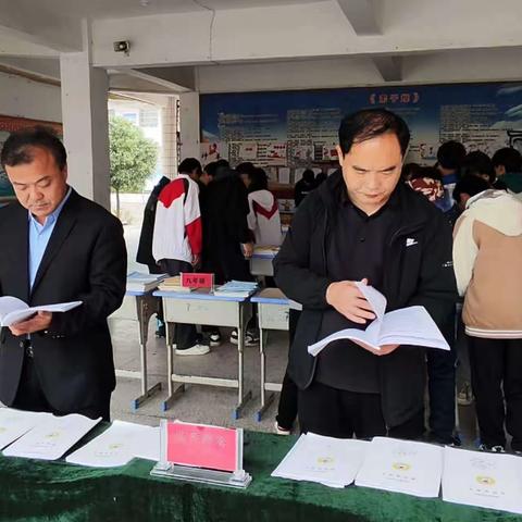 教案交流促提升 作业展评亮风采 ——观音堂九年制学校举行优秀教案作业展评