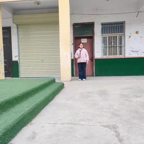 "升旗启新篇，教研助提升，课间添活力，排队守规范。"——前席小学一周生活纪实