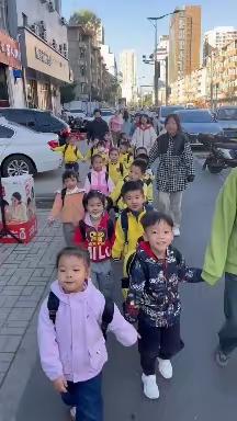 “亲近自然，拥抱秋天”谨智幼儿园中班组一起探秘迎泽公园自然教育活动