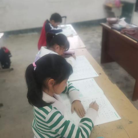 练习写字的我们！