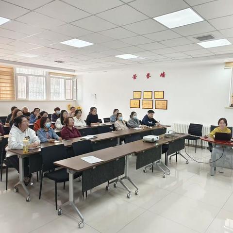 哈密分行开展“运营基础夯实年”第四期业务运营培训