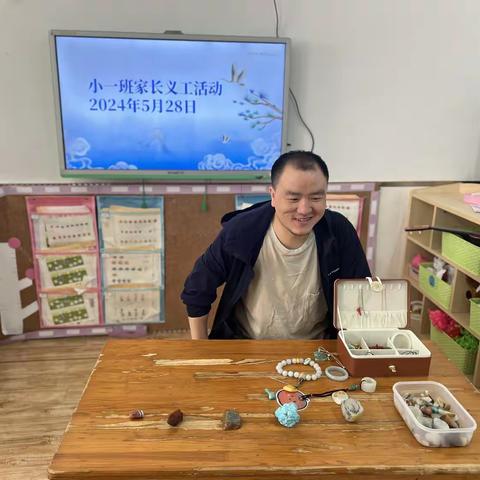 发现石头 玩转石头——城港幼儿园小班家长助教活动