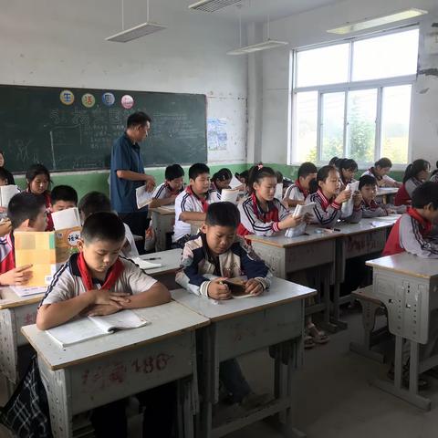 随堂推门听课       聚焦常态课堂——半堤镇胡海小学“推门听课”活动