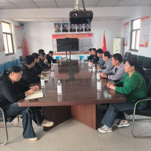 政法委组织相关部门到重点整治村督导检查，驻村第一书记工作