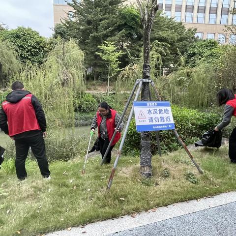 金山街道开展党员志愿者巡河护河活动