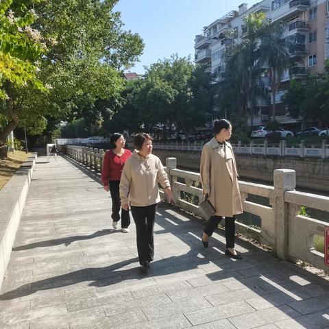 金山街道开展“常态化”巡河工作