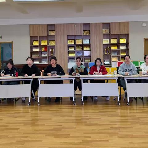 探儿童视角   叙成长故事 ——回民区第三幼儿园班本活动分享教研纪实