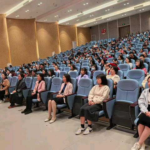 【点亮教育】家校携手齐共建 情暖育人待花开——2024～2025学年第一学期五年级家长课堂