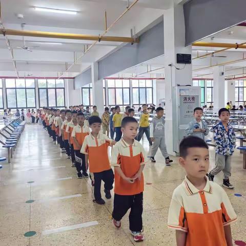 “以爱为名，以食育人”——高旗实验小学陪餐日记