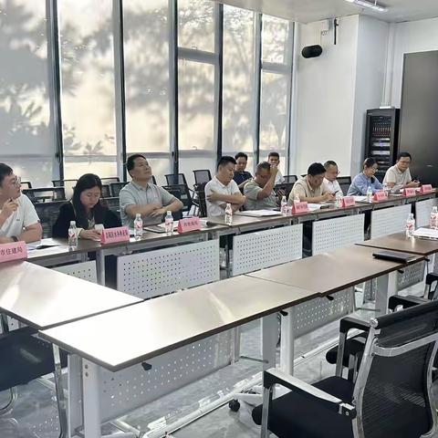 落实“热线+督查+制度”三位一体工作机制，市、区单位联合处置万科公园里小区围墙受灾倒塌的问题