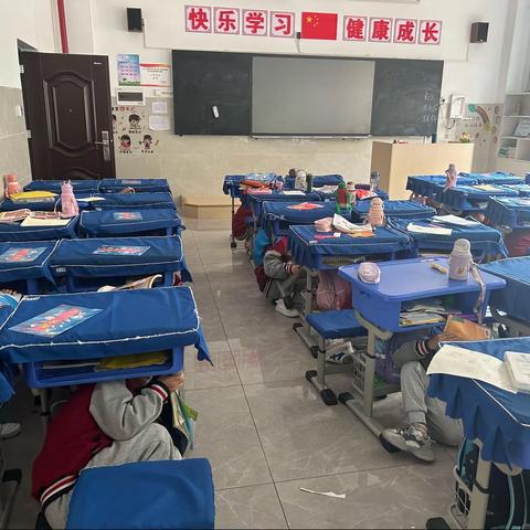 防震演练，安全在心中