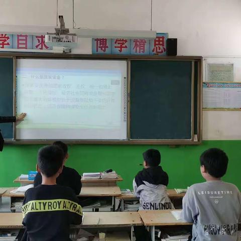 国家安全你我同行    一一一一白寺镇辉泉沟小学