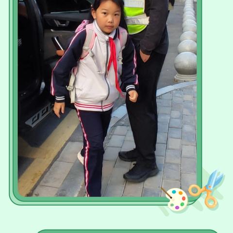 暖心“护学岗”    浓浓“秋日情”