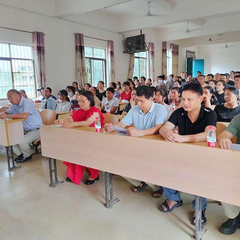 架起沟通桥梁，共建文明和谐校园 ——小记北海市铁山港区营盘中学家校共建恳谈会