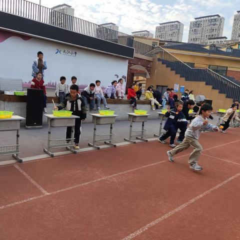科技节里“夹”出乐趣与专注——九江小学八里湖校区三年级夹乒乓球比赛圆满落幕