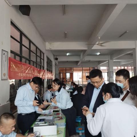 学习雷锋精神，发挥青年力量——海口秀英支行团总支助力智慧食堂场景建设