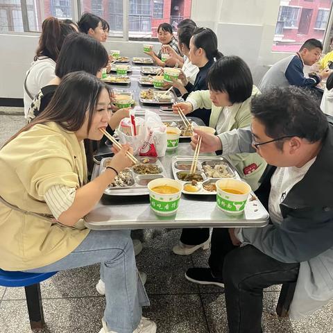 办良心食堂，护学生成长 ——记蕲春县第三实验中学十月份食堂开放日活动