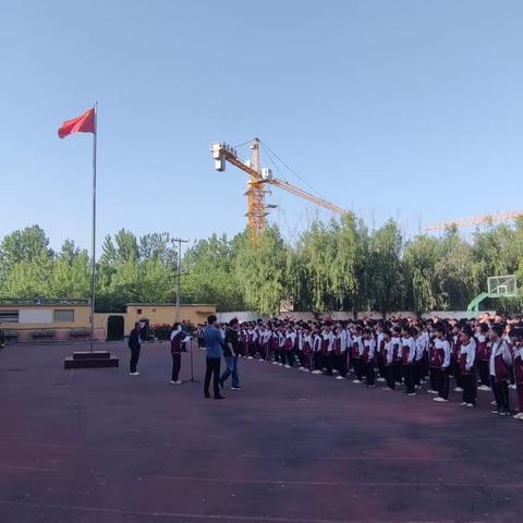 民法典宣传月｜单县南城初级中学隆重举行“学习民法典，法治树新风”主题升旗仪式