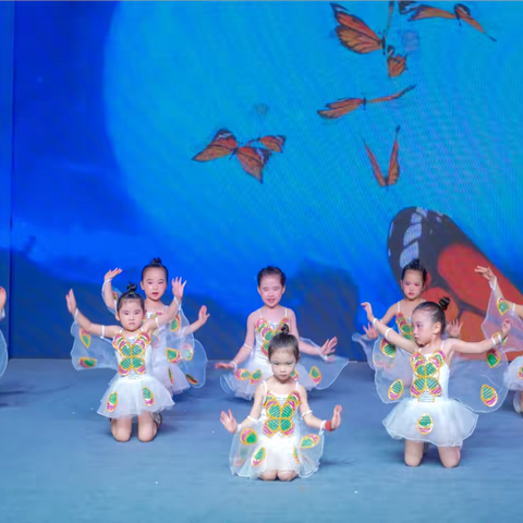 忙着长大👣忙着快乐💕