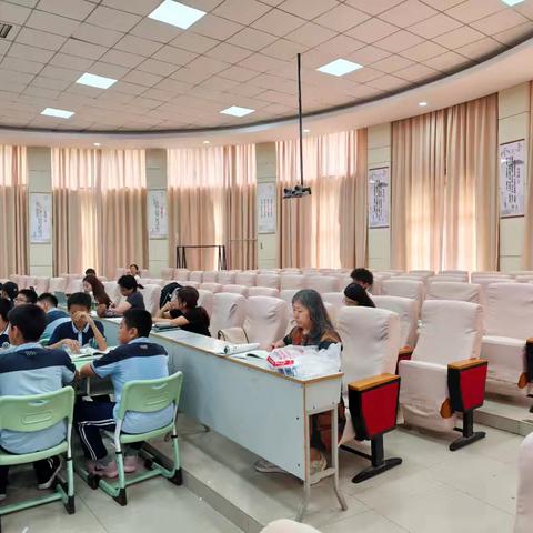 做中学育新人——磨课淬炼新秀 教研赋能课堂