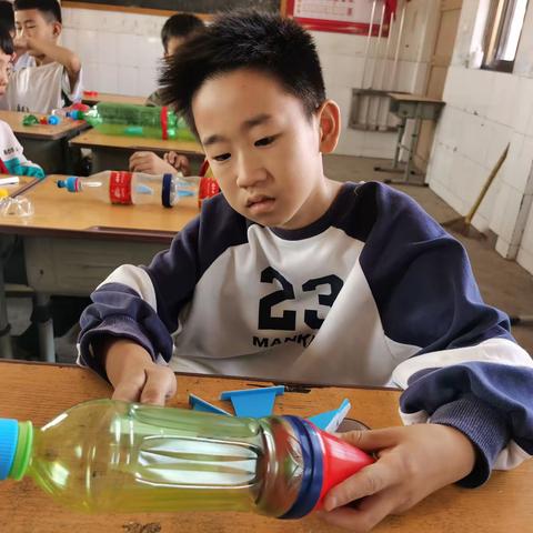 车村小学航模社团