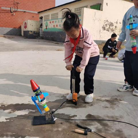 车村小学航模社团