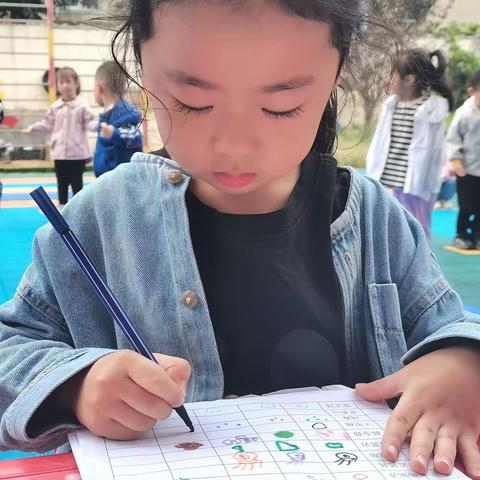 康乃馨班9.21幼儿一日生活总结