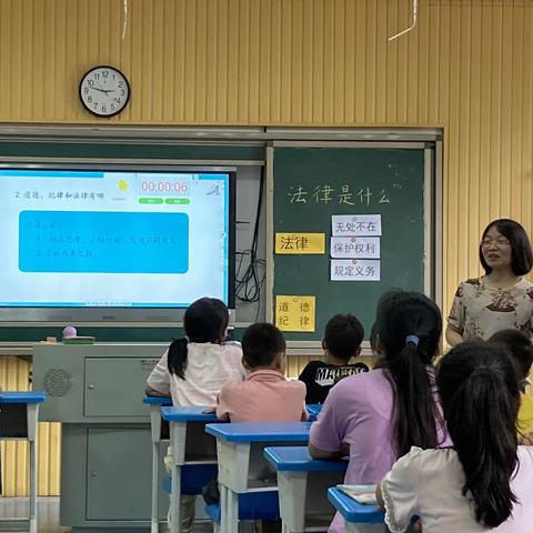 给小学生播撒法律的种子——记南方一小道德与法治师徒结对师傅展示课