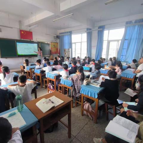 探索广阔天地，共识“公顷”之美——三街中心小学四年级理科组9月教研活动