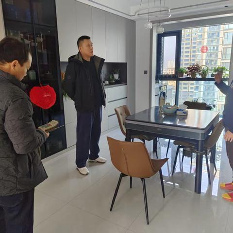 周至县燃气服务中心集中供热“访民问暖”入户测温工作