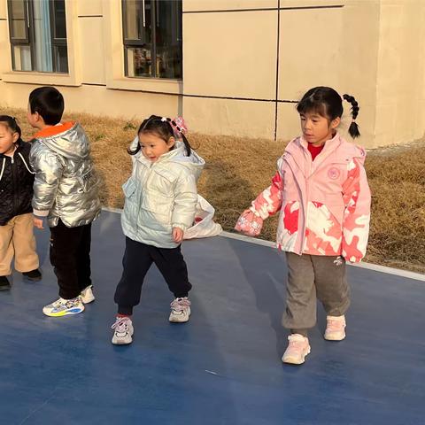 幼儿园的快乐生活——中二班第十八周的精彩瞬间