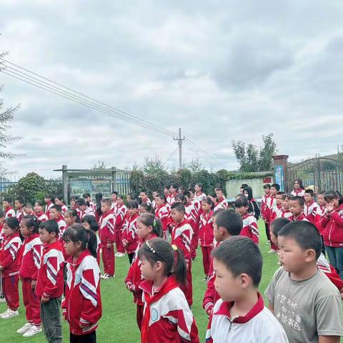 表彰优秀学生，彰显榜样力量——松坪小学新学期表彰大会