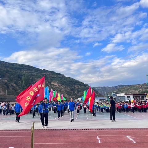 年少露风华     运动展风采          ——南河川初级中学田径运动会纪录