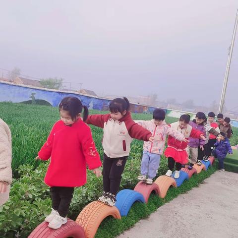 界集育红幼儿园，快乐中二班