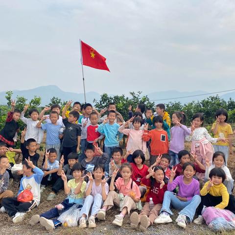霜叶漫途，知行合一——梅岗完小户外徒步研学实践活动纪实