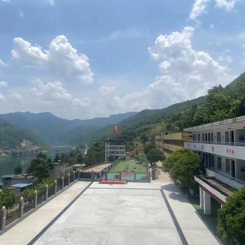 “博爱乐学 德才兼备”兰滩九年制学校第十八周工作回眸