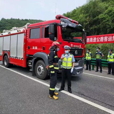 消地协同防风险，联合演练保民安——王益区消防救援大队联合交警一大队开展实战演练活动