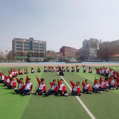 “绳”彩飞扬，活力绽放——实验小学二年八班跳绳社团活动