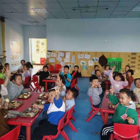 爱❤️与美好 精彩绽放 鄯善县惠康幼儿园——苗苗二班