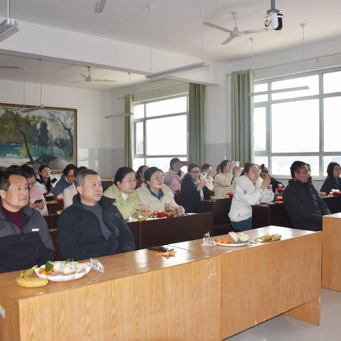 致敬她力量——小店中心初中组织开展庆祝“三八”节活动
