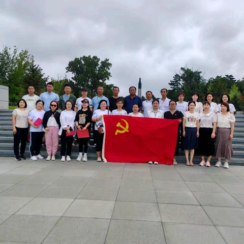 追寻先烈足迹，重温雷锋精神。 勿忘华夏国耻，缅怀英烈忠魂！ ——本溪市第三十六主题党日活动