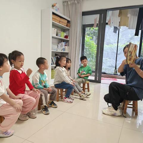 周主题:《幼见邮局》 主题活动:《我的信》                  《寄出我的信》