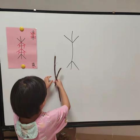 周主题:《多彩的秋天》